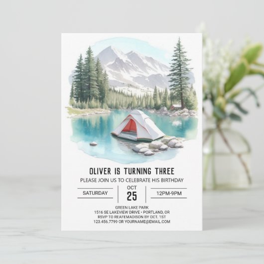 Pine Tree Campout Expeditie Uitnodiging Verjaardag (Staand voorkant)