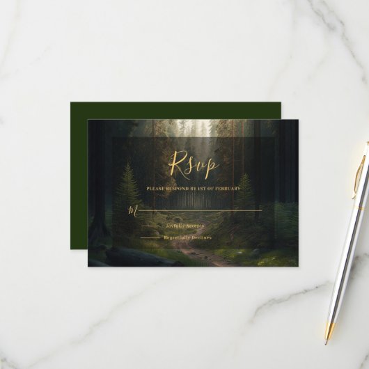 Pine Tree Forest Green Wedding RSVP Kaartje (Voorkant / Achterkant in situ)