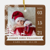Pine Tree & Snow Baby Geboorte Statistieken & Foto Keramisch Ornament (Voorkant)