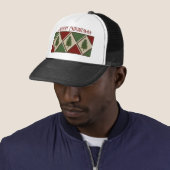 Pine Trees en Harlequin Trucker Hat Pet (In situ)