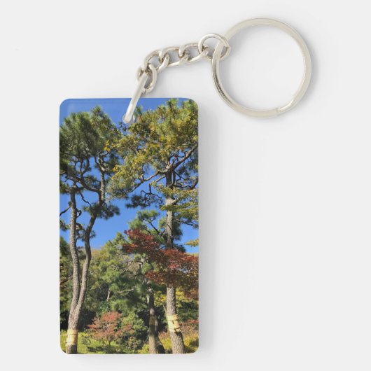 Pine Trees in het najaar van de hemel Sleutelhanger (achterkant)