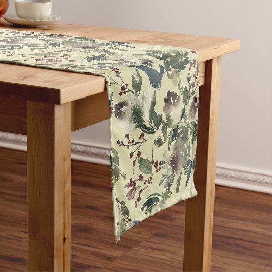 Pine Trees Snow Holly Table Runner Korte Tafelloper (Voorbeeld)