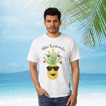 Pineapple Mele Kalikimaka T-shirt<br><div class="desc">Dit leuke Mele Kalikimaka T-shirt bevat een gele ananas die is gedecoreerd als kerstboom en een zonnebril draagt! De tekst kan worden aangepast. Gebruik het Hulpmiddel van het Ontwerp om de tekstgrootte, de stijl, of de kleur te veranderen. Omdat wij ons kunstwerk creëer, zult u dit nauwkeurige afbeelding niet vinden...</div>