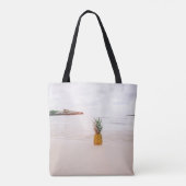 Pineapple on sand near beach tote bag (Achterkant)