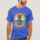 "Pineapple Paradise: Veel plezier tropisch design" T-shirt (Voorkant)