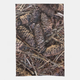 Pinecones en Pine Needles op Forest Floor Theedoek