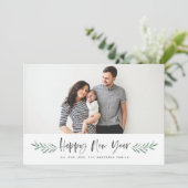Pineneedle Happy Nieuwjaar Moderne Foto Feestdagenkaart (Staand voorkant)