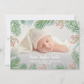 Pines met kerstcadeautjes Baby Foto geboorteaankon Aankondiging (Voorkant)