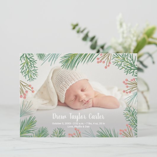 Pines met kerstcadeautjes Baby Foto geboorteaankon Aankondiging (Staand voorkant)