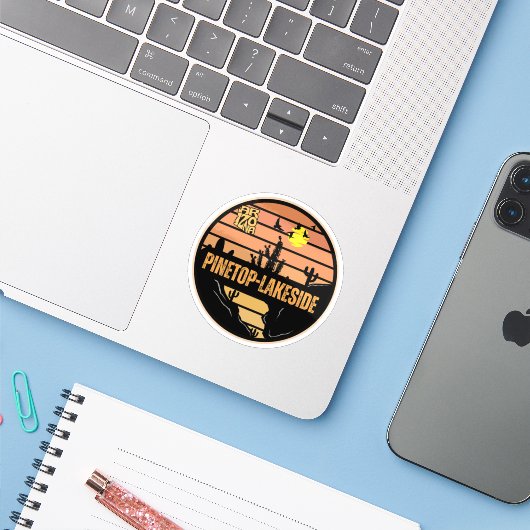 Pinetop-Lakeside, Arizona Sticker (Laptop met iPhone)