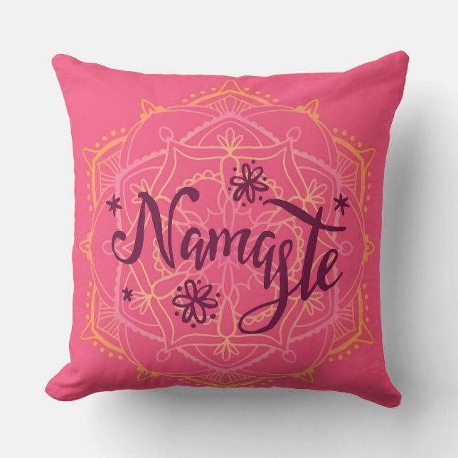 Ping Burgunde Namaste Sierkussen (Voorkant)