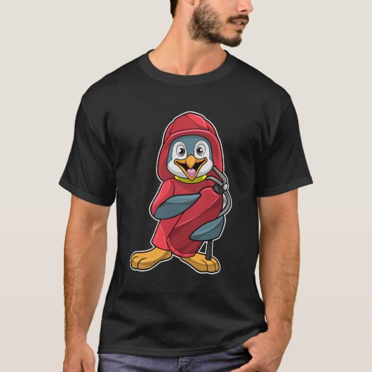 Pinguïn als brandweerman met blusapparaat t-shirt (Voorkant)