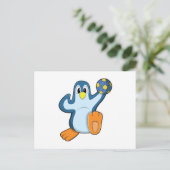 Pinguïn als handbalspeler met handbal briefkaart (Staand voorkant)