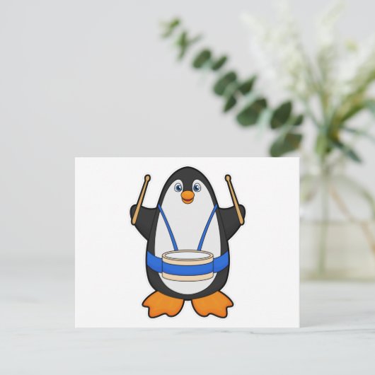 Pinguïn als muzikant met drum briefkaart (Staand voorkant)