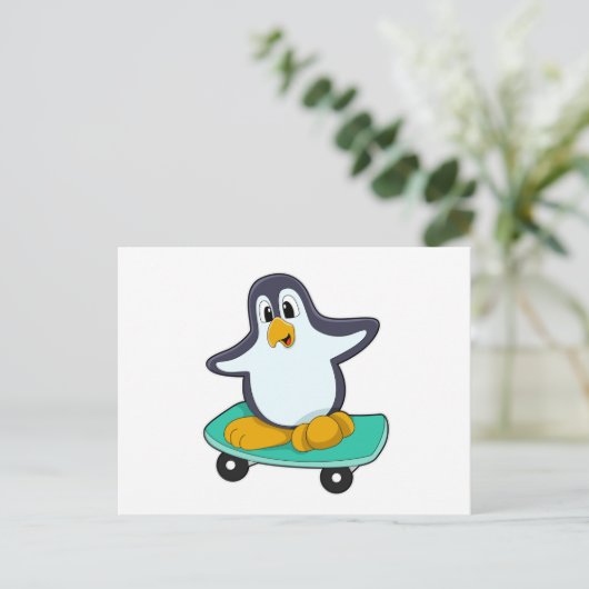 Pinguïn als skater op skateboard briefkaart (Staand voorkant)