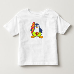 Pinguïn als Surfer met surfboard Kinder Shirts