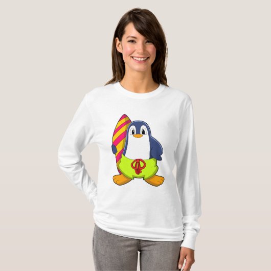 Pinguïn als Surfer met surfboard T-shirt (Voorkant volledig)