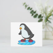 Pinguïn bij ijsschaatsen met ijsschaatsen briefkaart (Staand voorkant)