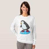 Pinguïn bij ijsschaatsen met ijsschaatsen t-shirt (Voorkant volledig)