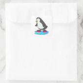 Pinguïn bij ijsschaatsen met ijsschaatsen vierkante sticker (Tas)