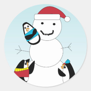 Pinguïn bouwt een sneeuwpop Sticker