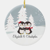 Pinguïn Couple Love Cute First-kerstversiering Keramisch Ornament (Achterkant)
