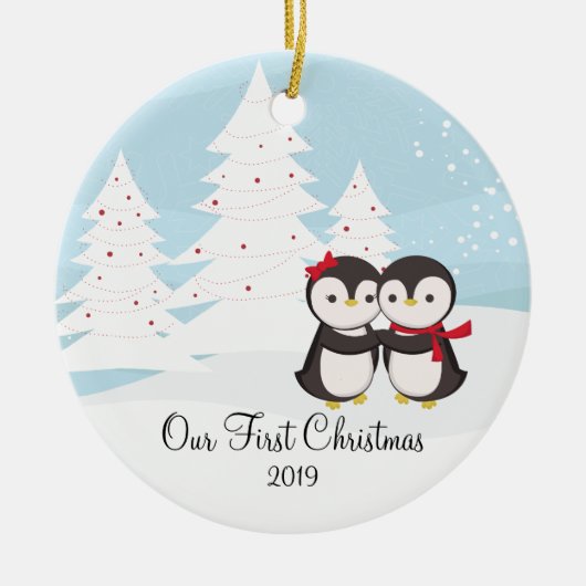 Pinguïn Couple Love Cute First-kerstversiering Keramisch Ornament (Voorkant)