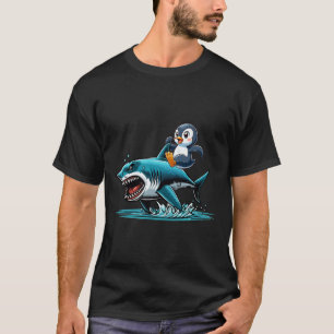 Pinguïn die op haaikostuum rijdt Zee dier liefhebb T-shirt