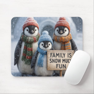 Pinguïn familie in sneeuwvlokken muismat