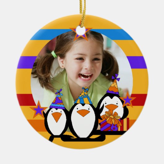 Pinguïn Gepersonaliseerd Foto Verjaardagsaandenken Keramisch Ornament (Voorkant)