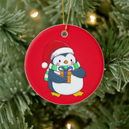 Pinguïn in een kerstpet met cadeau keramisch ornament