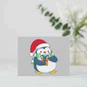 Pinguïn in een kerstpet met een cadeau-pilaar aankondigingskaart (Staand voorkant)
