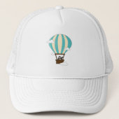 Pinguïn in luchtballon en wolken trucker pet (Voorkant)