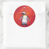 Pinguïn in Santa Hat op rood Ronde Sticker (Tas)