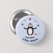 Pinguïn jongleren cupcakes beetje helper blauw ronde button 5,7 cm (Voorkant /achterkant)