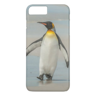 Pinguïn loopt op het strand 	iPhone 8/7 plus hoesje