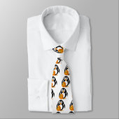 pinguïn met een mand-bal stropdas (Gebonden)