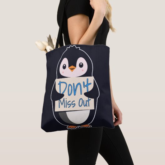 Pinguïn met Motiverend Bord - Mis het Niet Tote Bag (Dichtbij)