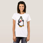 Pinguïn met Pet in Poker met Poker-kaarten T-shirt (Voorkant volledig)