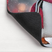 Pinguïn met rode sjaal in sneeuwvlokken muismat (Hoek)