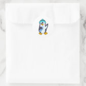 Pinguïn met vis en Pet Ronde Sticker (Tas)