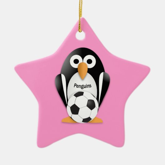 Pinguïn met voetbal keramisch ornament (Voorkant)