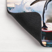 Pinguïn op een surfbord muismat (Hoek)