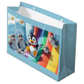Pinguïn speelt op een glijbaan groot cadeauzakje (Voorkant Gekanteld)
