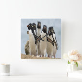 Pinguïnen die langs de oceaan lopen vierkante klok (Huis)