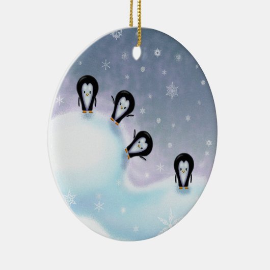 Pinguïns hebben een leuk kerstversiering keramisch ornament (Rechts)