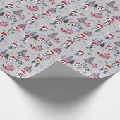 Pinguïns in Santa Hats Winter Scene Grey Pattern Cadeaupapier (Hoek)