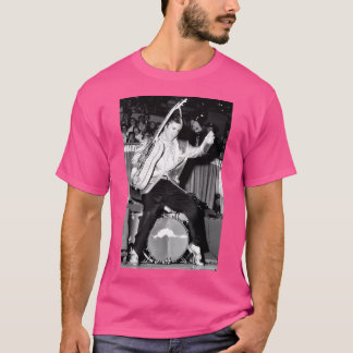 Pinguïns marcheren over ijzige sneeuwvelden t-shirt