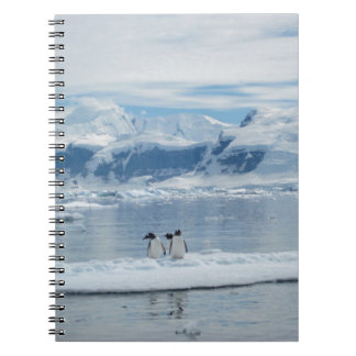 Pinguïns op een ijsberg notitieboek
