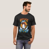 Pinguïns protesteren tegen tarieven Grappige pingu T-shirt (Voorkant volledig)